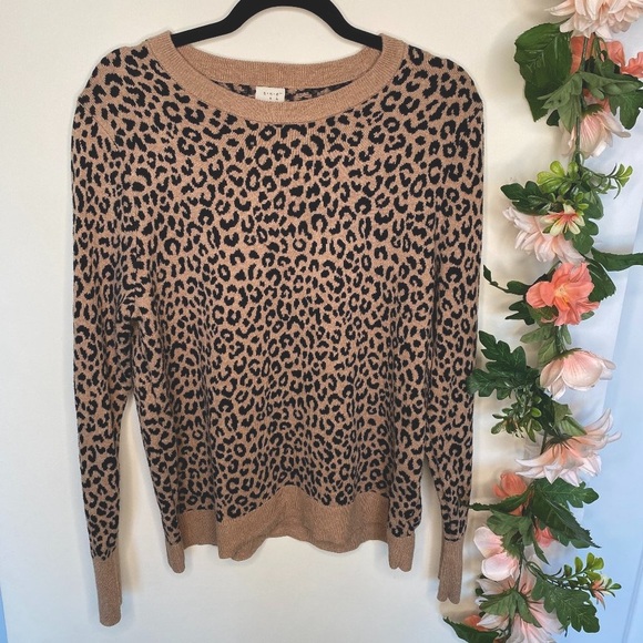 a new day Tops - 🔮 A NEW DAY XXL LEOPARD SWEATER CREWNECK PULLOVER